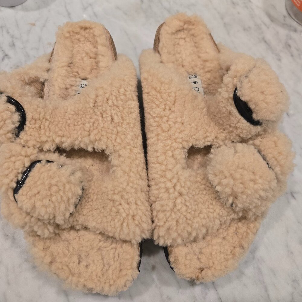 EUC Birkenstock Papillio Arizona Buckle Teddy Shearling Sandals 38/7 Eggshell